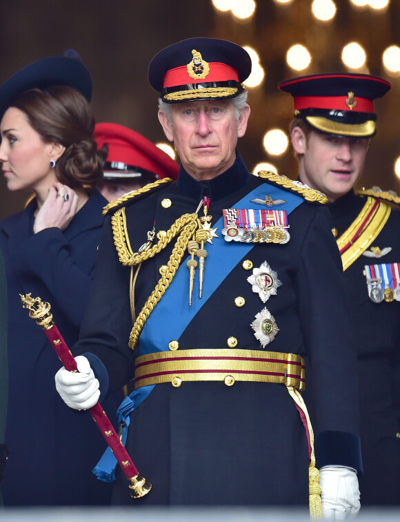 Kate Middleton, enceinte, le prince Charles et le prince Harry, qui assistaient le 13 mars 2015 en la cathédrale St Paul de Londres à un service commémorant les 453 membres des forces armées britanniques morts lors des opérations en Afghanistan depuis 2001.