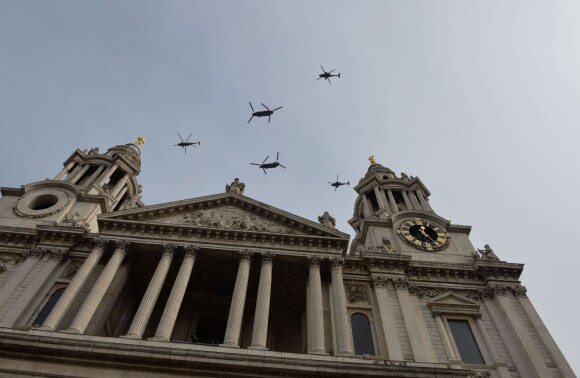 Parade aérienne le 13 mars 2015 à la cathédrale St Paul de Londres lors d'un service commémorant les 453 membres des forces armées britanniques morts lors des opérations en Afghanistan depuis 2001.