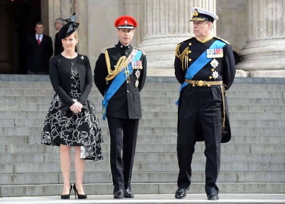 La comtesse Sophie de Wessex, le prince Edward et le prince Andrew, duc d'York, assistaient le 13 mars 2015 en la cathédrale St Paul de Londres à un service commémorant les 453 membres des forces armées britanniques morts lors des opérations en Afghanistan depuis 2001.