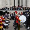 La famille royale observant le 13 mars 2015 la parade militaire devant la cathédrale St Paul de Londres après un service commémorant les 453 membres des forces armées britanniques morts lors des opérations en Afghanistan depuis 2001.
