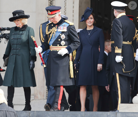 Camilla Parker Bowles, le prince Charles et Kate Middleton assistaient le 13 mars 2015 en la cathédrale St Paul de Londres à un service commémorant les 453 membres des forces armées britanniques morts lors des opérations en Afghanistan entre 2001 et 2014.