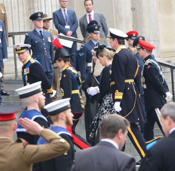 Le prince Andrew, la princesse Anne, la comtesse Sophie de Wessex, le prince William ont assisté, le 13 mars 2015 en la cathédrale St Paul de Londres, avec la reine Elizabeth II et d'autres membres de la famille royale, à un service commémorant les 453 membres des forces armées britanniques morts lors des opérations en Afghanistan depuis 2001.