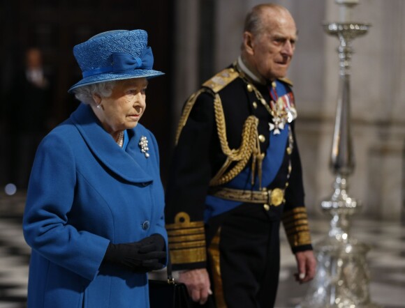 Elizabeth II et le prince Philip le 13 mars 2015 en la cathédrale St Paul de Londres à un service commémorant les 453 membres des forces armées britanniques morts lors des opérations en Afghanistan depuis 2001.