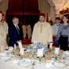 Le prince héritier Moulay El Hassan, la princesse Lalla Salma du Maroc, le roi Abdullah II de Jordanie, le roi Mohammed VI du Maroc, la reine Rania de Jordanie lors d'un dîner au palais royal à Casablanca le 11 mars 2015 en l'honneur de la visite officielle du roi Abdullah II de Jordanie et son épouse.