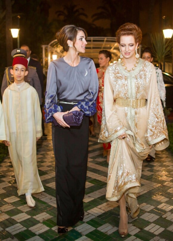 Le prince héritier Moulay El Hassan du Maroc, la reine Rania de Jordanie et la princesse Lalla Salma du Maroc arrivant à un dîner au palais royal à Casablanca le 11 mars 2015 en l'honneur de la visite officielle du roi Abdullah II de Jordanie et son épouse.