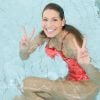 L'ex-Miss France Laury Thilleman - "Défi de l'eau", dans le cadre de "La Nuit de l'Eau", à la piscine de Puteaux. Le 13 mars 2015