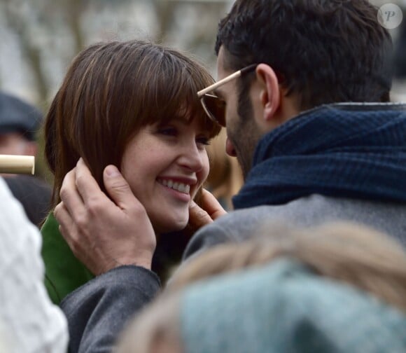 Exclusif - Gemma Arterton, complice amoureuse avec son compagnon français Franklin Ohanessian, à Londres, le 8 mars 2015.