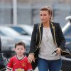 Coleen Rooney, accompagnée de ses enfants Kai et Klay arrive au stade d'Old Trafford à Manchester avant la rencontre face à Tottenham, avec sa mère Colette McLoughlin, le 15 mars 2015