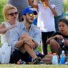 Britney Spears assiste au match de football de ses fils en compagnie de son petit ami Charlie Ebersol à Calabasas le 15 mars 2015.