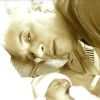 Vin Diesel a posté une photo de son nouveau-né le 16 mars 2015 sur Facebook