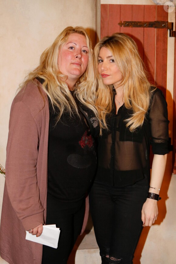 Exclusif - Loana Petrucciani, Lola Marois Bigard - à la générale de la pièce de théâtre "La famille est dans le pré" au théâtre Edgar à Paris le 16 mars 2015. 