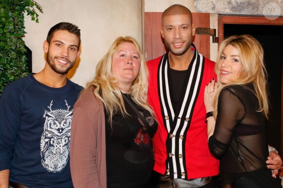 Exclusif - Kévin Miranda, Loana Petrucciani, Xavier Delarue, Lola Marois Bigard -  à la générale de la pièce de théâtre "La famille est dans le pré" au théâtre Edgar à Paris le 16 mars 2015. 