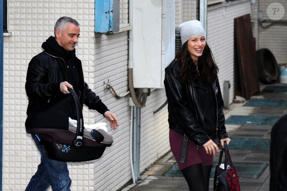 Eros Ramazzotti et sa femme Marica Pellegrinelli quittent la maternité avec leur fils Gabrio Tullio à Rome en Italie le 16 mars 2015.