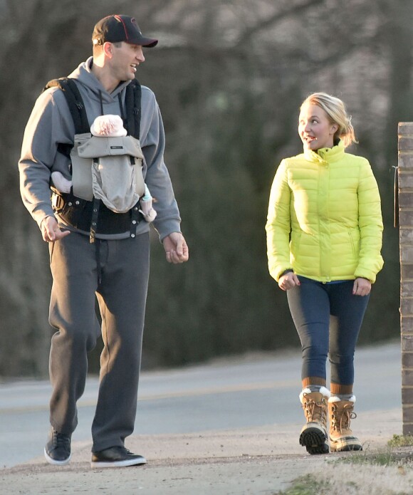 Exclusif - L'actrice Hayden Panettiere et son fiancé Wladimir Klitschko se promènent avec leur fille Kaya à Nashville, le 7 mars 2015.