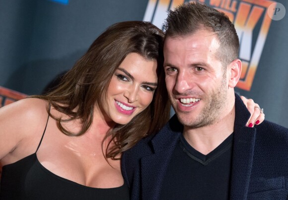 Rafael van der Vaart et sa compagne Sabia Boulahrouz à la première de la comédie musicale sur Queen 'We Will Rock You' à Hambourg le 16 mars 2015.