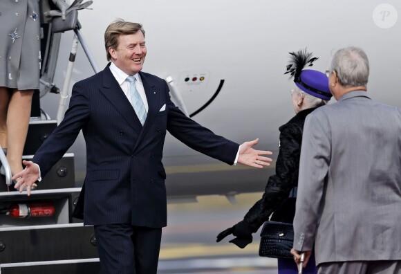 Le roi Willem-Alexander et la reine Maxima des Pays-Bas ont été accueillis le 17 mars 2015 sur le tarmac de l'aéroport international de Copenhague par la reine Margrethe II de Danemark, le prince Henrik, le prince Frederik et la princesse Mary, le prince Joachim et la princesse Marie, la princesse Benedikte et le prince Richard, pour leur visite officielle.