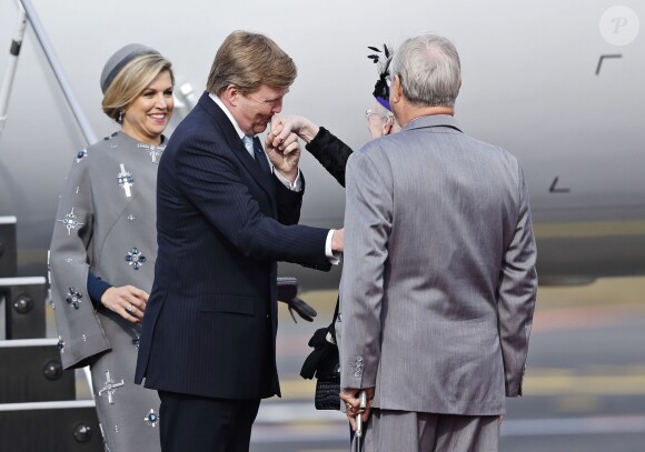 Le roi Willem-Alexander et la reine Maxima des Pays-Bas ont été accueillis le 17 mars 2015 sur le tarmac de l'aéroport international de Copenhague par la reine Margrethe II de Danemark, le prince Henrik, le prince Frederik et la princesse Mary, le prince Joachim et la princesse Marie, la princesse Benedikte et le prince Richard, pour leur visite officielle.