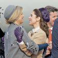  Le roi Willem-Alexander et la reine Maxima des Pays-Bas ont été accueillis le 17 mars 2015 sur le tarmac de l'aéroport international de Copenhague par la reine Margrethe II de Danemark, le prince Henrik, le prince Frederik et la princesse Mary, le prince Joachim et la princesse Marie, la princesse Benedikte et le prince Richard, pour leur visite officielle. 