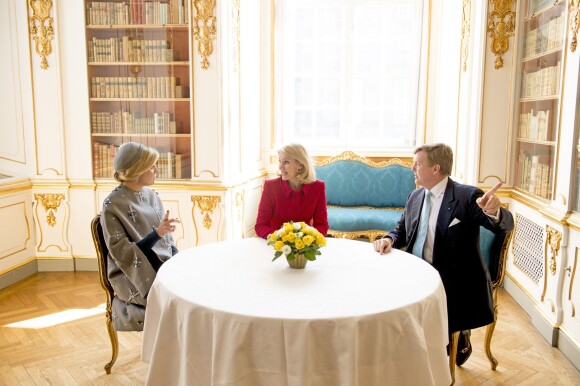 Le roi Willem-Alexander et la reine Maxima des Pays-Bas reçus par Helle Thorning-Schmidt, Premier ministre du Danemark, au palais de Christiansborg à Copenhague, 17 mars 2015.