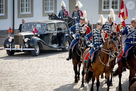 Le roi Willem-Alexander et la reine Maxima des Pays-Bas reçus par la reine Margrethe II et le prince Henrik de Danemark au palais de Fredensborg le 17 mars 2015 pour la cérémonie de bienvenue dans le cadre de leur visite officielle.
