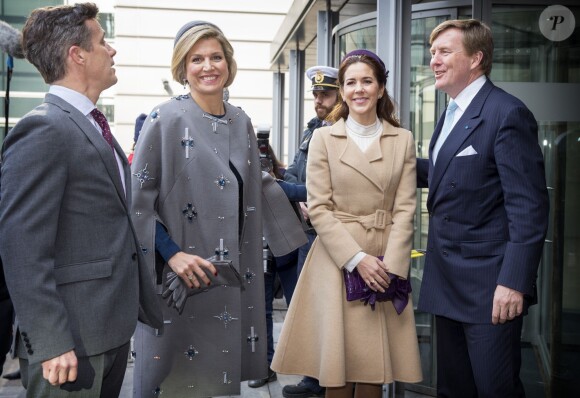 Le roi Willem-Alexander et la reine Maxima des Pays-Bas accompagnés du prince Frederik et de la princesse Mary de Danemark ont assisté à une conférence à l'université d'Aalborg à Copenhague, le 17 mars 2015.
