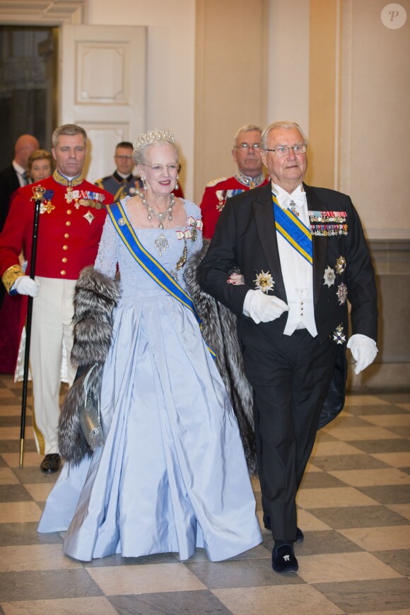 La reine Margrethe II de Danemark donnait le 17 mars 2015 au palais de Christiansborg un dîner en l'honneur de la visite officielle du roi Willem-Alexander et de la reine Maxima des Pays-Bas, auquel ont pris part le prince Frederik et la princesse Mary, le prince Joachim et la princesse Marie, ainsi que la princesse Benedikte et le prince Richard.