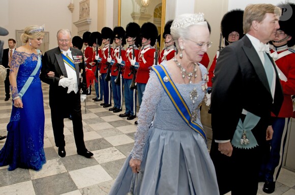 La reine Margrethe II de Danemark donnait le 17 mars 2015 au palais de Christiansborg un dîner en l'honneur de la visite officielle du roi Willem-Alexander et de la reine Maxima des Pays-Bas, auquel ont pris part le prince Frederik et la princesse Mary, le prince Joachim et la princesse Marie, ainsi que la princesse Benedikte et le prince Richard.