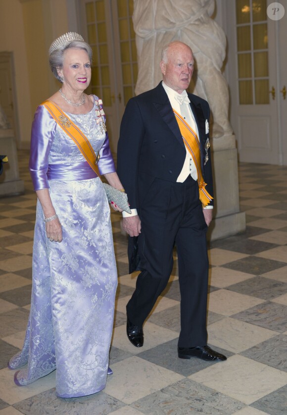 La reine Margrethe II de Danemark donnait le 17 mars 2015 au palais de Christiansborg un dîner en l'honneur de la visite officielle du roi Willem-Alexander et de la reine Maxima des Pays-Bas, auquel ont pris part le prince Frederik et la princesse Mary, le prince Joachim et la princesse Marie, ainsi que la princesse Benedikte et le prince Richard.