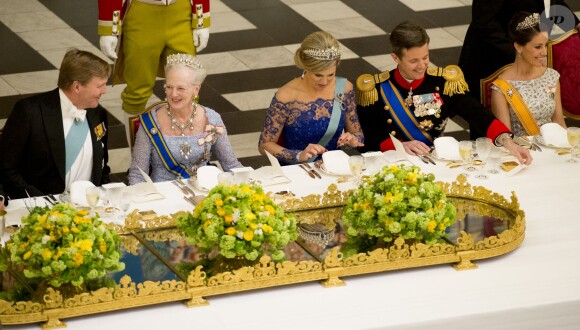 La reine Margrethe II de Danemark donnait le 17 mars 2015 au palais de Christiansborg un dîner en l'honneur de la visite officielle du roi Willem-Alexander et de la reine Maxima des Pays-Bas, auquel ont pris part le prince Frederik et la princesse Mary, le prince Joachim et la princesse Marie, ainsi que la princesse Benedikte et le prince Richard.