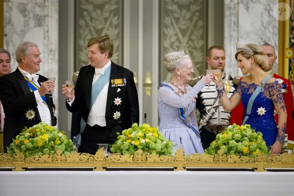 La reine Margrethe II de Danemark offrait le 17 mars 2015 au palais de Christiansborg un dîner en l'honneur de la visite officielle du roi Willem-Alexander et de la reine Maxima des Pays-Bas, auquel ont pris part le prince Frederik et la princesse Mary, le prince Joachim et la princesse Marie, ainsi que la princesse Benedikte et le prince Richard.