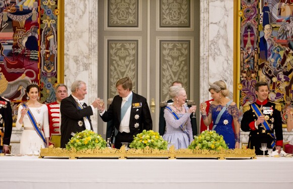 La reine Margrethe II de Danemark offrait le 17 mars 2015 au palais de Christiansborg un dîner en l'honneur de la visite officielle du roi Willem-Alexander et de la reine Maxima des Pays-Bas, auquel ont pris part le prince Frederik et la princesse Mary, le prince Joachim et la princesse Marie, ainsi que la princesse Benedikte et le prince Richard.