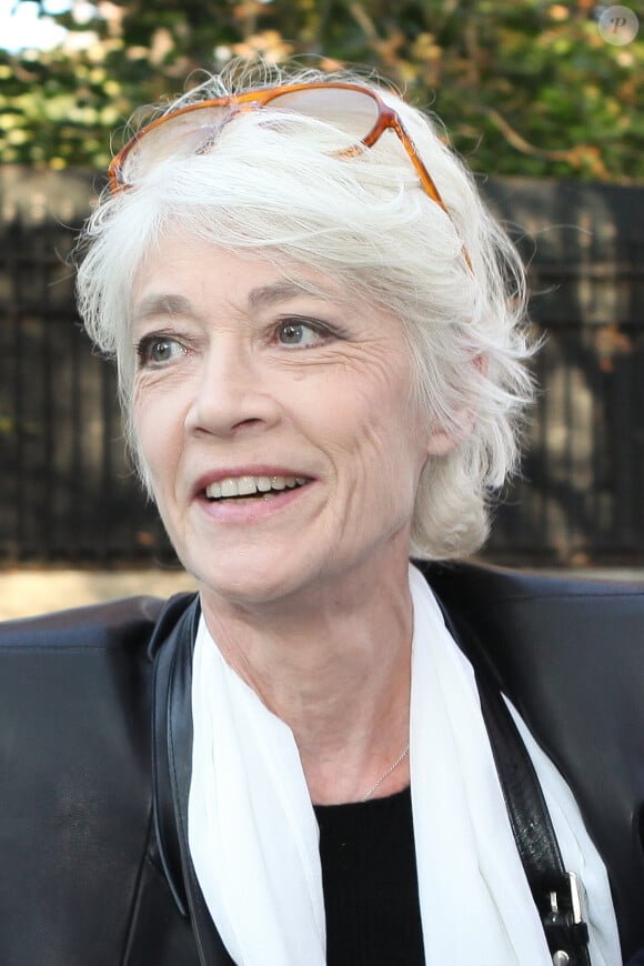 Françoise Hardy lors de son arivée à l'enregistrement de l'émission Vivement Dimanche au Studio Gabriel à Paris, le 24 septembre 2013
