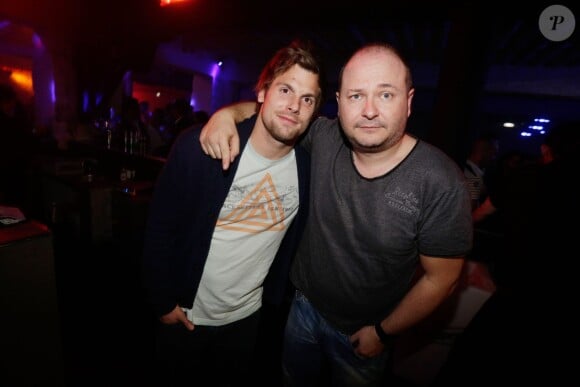 Yann Lesgourgues et Sébastien Cauet lors des 20 ans de l'établissement La Plage-Le Club à Bordeaux, qui se tenait du 12 au 15 mars 2015