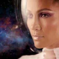 Jennifer Lopez, beauté cosmique dans Feel The Light, part vers d'autres galaxies