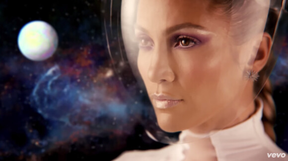 Jennifer Lopez, beauté cosmique dans Feel The Light, part vers d'autres galaxies
