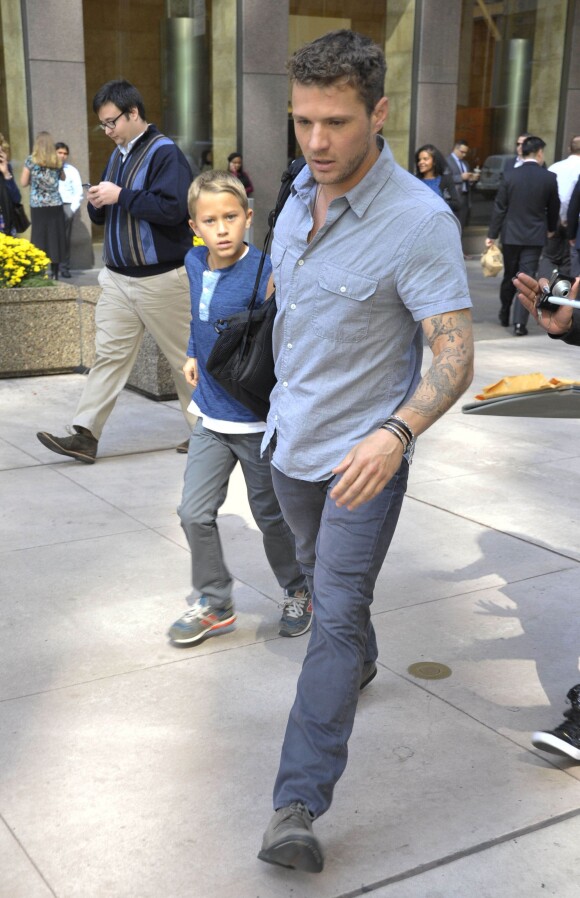 Ryan Phillippe et son fils Deacon se promènent dans les rues de New York. le 6 octobre 2014 
