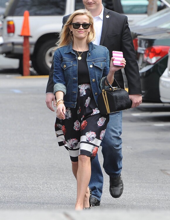 Reese Witherspoon se promène à Santa Monica, le 18 mars 2015. 