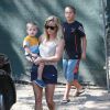 Reese Witherspoon va voir l'avancement des travaux de sa nouvelle maison avec sa fille Ava et ses fils Tennessee et Deacon à Pacific Palisades, le 15 février 2015. 