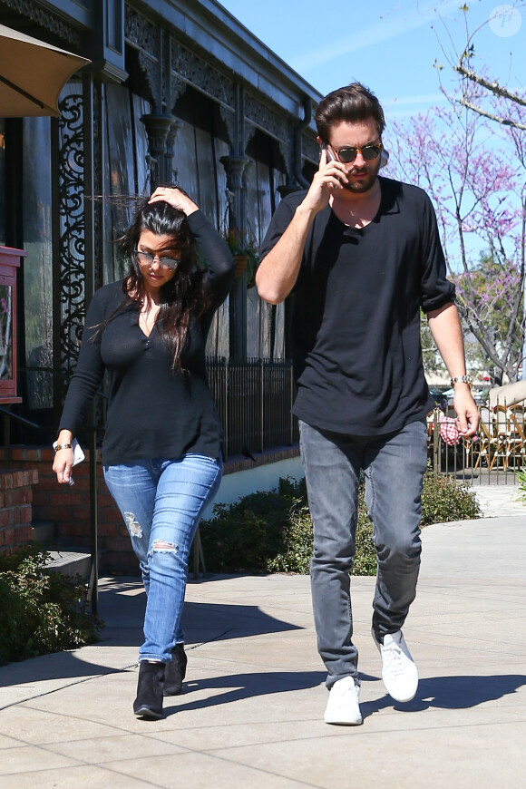 Kourtney Kardashian et Scott Disick à Calabasas, Los Angeles, le 13 mars 2015.