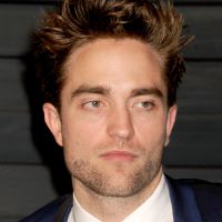 Robert Pattinson surfer gangsta chez le réalisateur de Spring Breakers