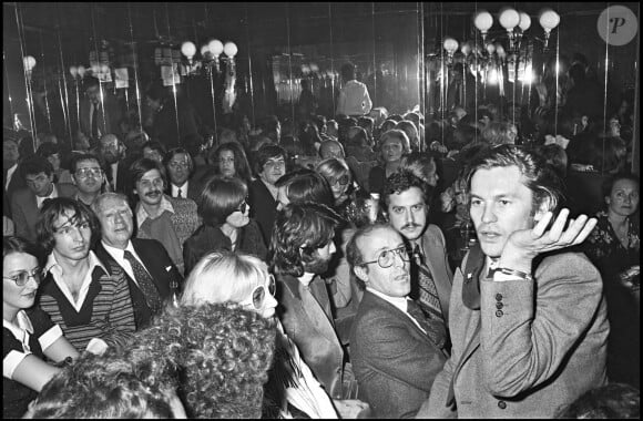 Helmut Berger lors de la soirée L'Ange Bleu à Paris en 1975
