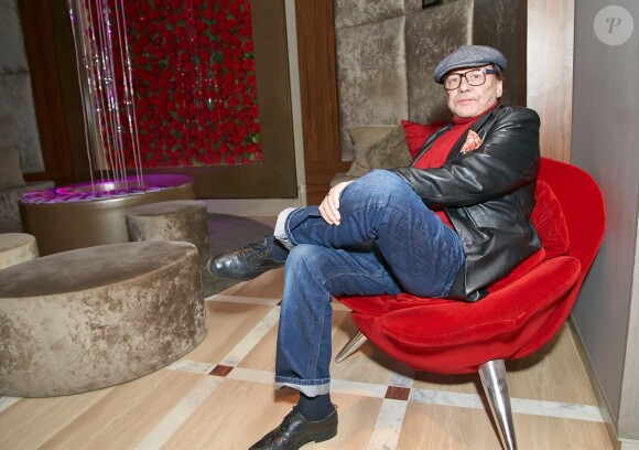 Exclusif - Prix spécial - Helmut Berger, bien fatigué, arrive à son hôtel à Cannes pour la montée des marches de son film “Saint Laurent”, le 16 mai 201416/05/2014 - Cannes