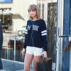 Taylor Swift fait une cure de shopping à Studio City, le 10 mars 2015.