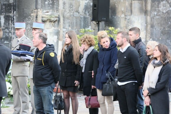 Alain Vastine, son épouse Sylvie et leur fille Cassie lors des obsèques d'Alexis Vastine en l'église Saint-Ouen de Pont-Audemer le 25 mars 2015