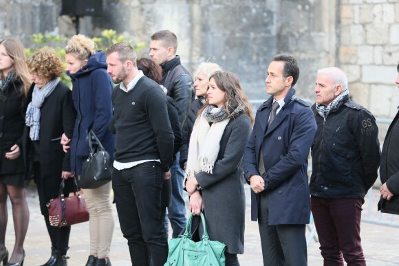 La famille d'Alexis Vastine, son père Alain, sa mère Sylvie, sa soeur Cassie et son frère Adriani lors de ses obsèques en l'église Saint-Ouen de Pont-Audemer le 25 mars 2015