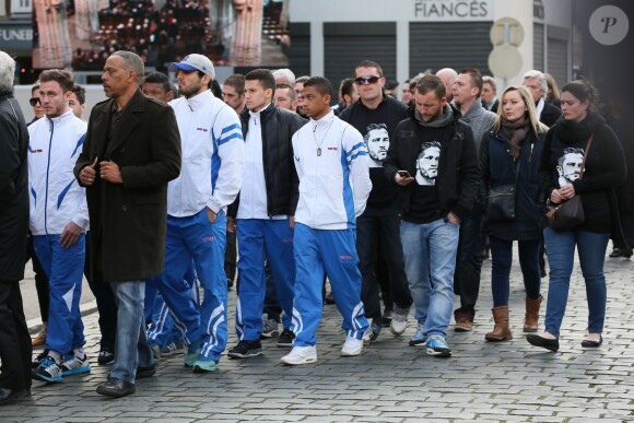 Les membres de l'Insep, de l'équipe de France de boxe et de clubs de boxe locaux étaient venus rendre un dernier hommages à Alexis Vastine lors de ses obsèques en l'église Saint-Ouen à Pont-Audemer le 25 mars 2015