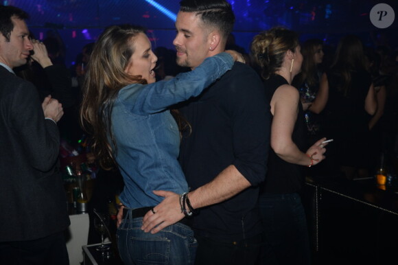 Exclusif - Mark Salling de Glee faisant la fête - en bonne compagnie - au Queen à Paris le 23mars 2015.