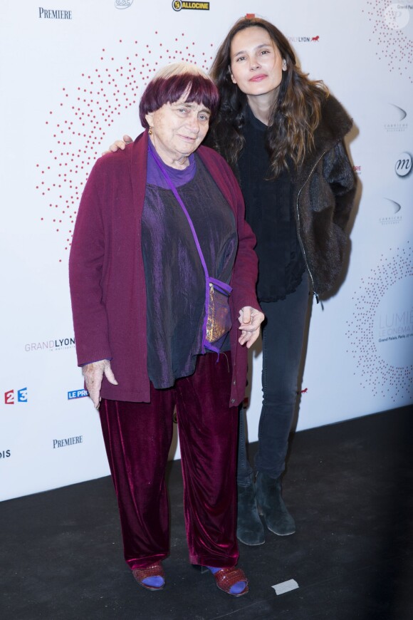 Agnès Varda et Virginie Ledoyen - Inauguration de l'exposition "Lumière! Le cinéma inventé!" au Grand Palais à Paris, le 26 mars 2015.