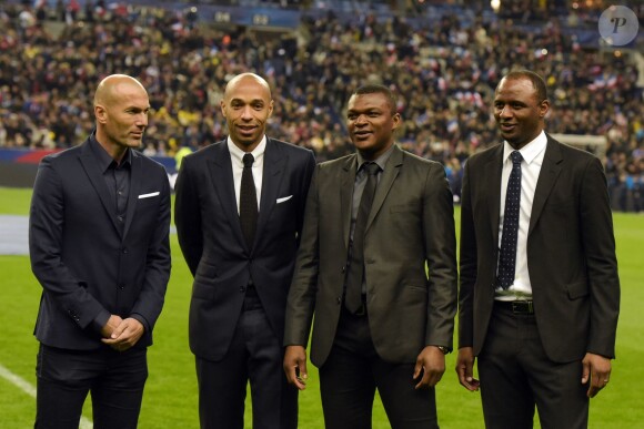 Zinédine Zidane, Thierry Henry, Marcel Dessailly et Patrick Vieira lors de l'hommage rendus aux Bleus "centenaires", avant la rencontre France-Brésil au Stade de France à Saint-Denis, ke 26 mars 2015