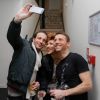 Exclusif - Moment selfie pour Laurent Artufel, Ysa Ferrer et Franck le Hen (auteur de la pièce) - Cocktail suite à la générale de la pièce "Revenir un jour (remix)" aux Feux de la rampe à Paris le 26 mars 2015.